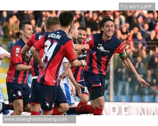 克罗托内迎战桑普多利亚力争主场胜利展现球队实力 克罗托内迎战桑普多利亚力争主场胜利展现球队实力