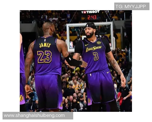 荷兰足球明星戴维斯身高揭秘及其在球场上的影响力分析